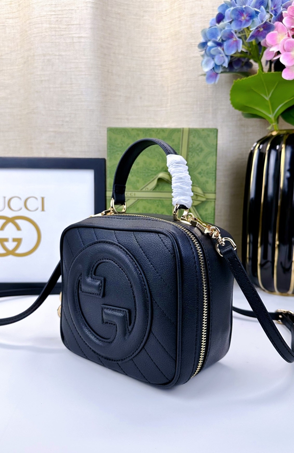 激安グッチバッグコピー側面デザイン